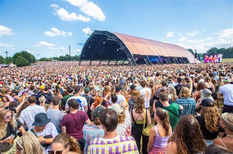 gold band live at lowlands.